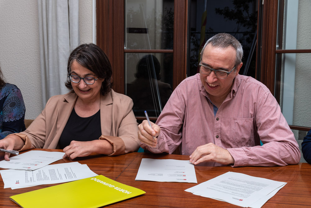Signatura conveni Lluïsos d'Horta - Districte Horta-Guinardó